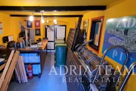 KUĆA S POSLOVNIM PROSTOROM, IZVRSNA PRILIKA!! ARBANASI - ZADAR, Zadar, Casa