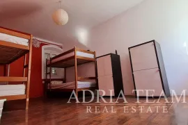 KUĆA S POSLOVNIM PROSTOROM, IZVRSNA PRILIKA!! ARBANASI - ZADAR, Zadar, Casa