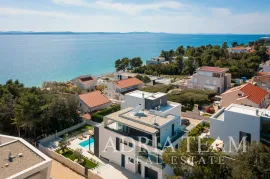 LUKSUZNA VILA S BAZENOM, 50 M OD MORA, PETRČANE - ZADAR, Zadar - Okolica, Casa