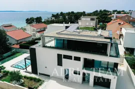 LUKSUZNA VILA S BAZENOM, 50 M OD MORA, PETRČANE - ZADAR, Zadar - Okolica, Casa