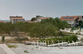 GRAĐEVINSKO ZEMLJIŠTE S POGLEDOM NA MORE, 190 m OD MORA I PLAŽE, TOP POZICIJA, ZADAR - DIKLO, Zadar, Land