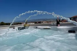 KUĆE U NIZU S VRTOM, 200 m OD PLAŽE!!! TOP LOKACIJA!! PAG - NOVALJA, Novalja, Kuća