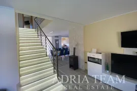 VILA S BAZENOM, 200 M OD MORA! PRIVLAKA - ZADAR, Privlaka, Casa