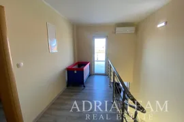 VILA S BAZENOM, 200 M OD MORA! PRIVLAKA - ZADAR, Privlaka, Casa