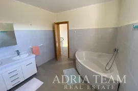 VILA S BAZENOM, 200 M OD MORA! PRIVLAKA - ZADAR, Privlaka, Casa