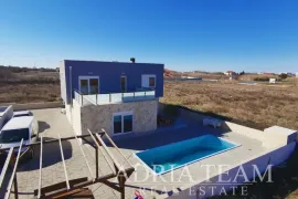 VILA S BAZENOM, 200 M OD MORA! PRIVLAKA - ZADAR, Privlaka, Casa