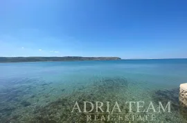 GRAĐEVINSKO ZEMLJIŠTE SA STAROM KUĆOM, POGLED NA MORE, RTINA - RAŽANAC, Ražanac, Land