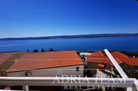 KUĆA SA 7 APARTMANA S POGLEDOM NA MORE - LOKVA ROGOZNICA, OMIŠ, Omiš, Maison