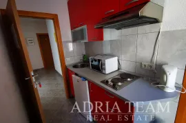 KUĆA SA 7 APARTMANA S POGLEDOM NA MORE - LOKVA ROGOZNICA, OMIŠ, Omiš, Maison