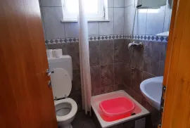 KUĆA SA 7 APARTMANA S POGLEDOM NA MORE - LOKVA ROGOZNICA, OMIŠ, Omiš, Maison