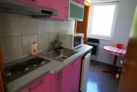 KUĆA SA 7 APARTMANA S POGLEDOM NA MORE - LOKVA ROGOZNICA, OMIŠ, Omiš, Haus