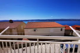 KUĆA SA 7 APARTMANA S POGLEDOM NA MORE - LOKVA ROGOZNICA, OMIŠ, Omiš, Maison