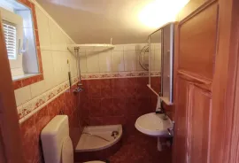 APARTMANSKA KUĆA S 3 APARTMANA - VIR, Vir, Kuća