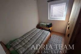 APARTMANSKA KUĆA S 3 APARTMANA - VIR, Vir, Σπίτι