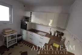 APARTMANSKA KUĆA S 3 APARTMANA - VIR, Vir, Σπίτι