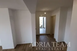 LUKSUZNI APARTMAN S POGLEDOM 100 m OD MORA - MANDRE, PAG, Pag, Kвартира