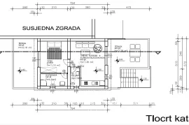 DVOJNA KUĆA S 2 APARTMANA, BLIZINA CENTRA - MALINSKA, KRK, Malinska-Dubašnica, Famiglia