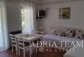 APARTMANSKA KUĆA 100 m OD MORA, ODLIČNA LOKACIJA - NOVALJA, PAG, Novalja, Casa