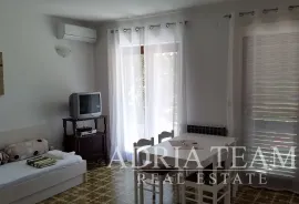 APARTMANSKA KUĆA 100 m OD MORA, ODLIČNA LOKACIJA - NOVALJA, PAG, Novalja, Casa