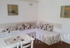 APARTMANSKA KUĆA 100 m OD MORA, ODLIČNA LOKACIJA - NOVALJA, PAG, Novalja, Casa