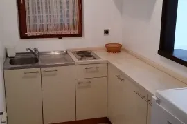 APARTMANSKA KUĆA 100 m OD MORA, ODLIČNA LOKACIJA - NOVALJA, PAG, Novalja, Casa