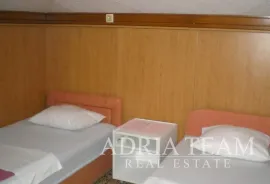 HOTEL 50 m OD MORA - POSEDARJE, Posedarje, Ticari emlak