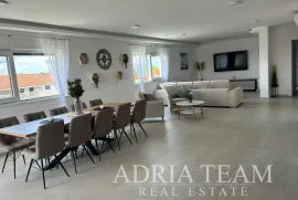 APARTMANI U STAMBENIM ZGRADAMA, NOVOGRADNJA, 150 m OD MORA - PRIVLAKA, Privlaka, Kвартира