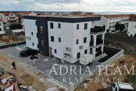 APARTMANI U STAMBENIM ZGRADAMA, NOVOGRADNJA, 150 m OD MORA - PRIVLAKA, Privlaka, Kвартира