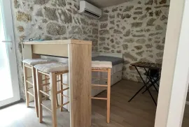 KAMENA KUĆA + STUDIO APARTMAN - PRIVLAKA, Privlaka, Ev