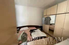 KUĆA S PROSTRANOM OKUĆNICOM, PRVI RED DO MORA - JAKIŠNICA, Novalja, House