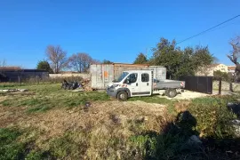 Prostrano građevinsko zemljište s priključcima - blizu obale, Ližnjan, Arazi