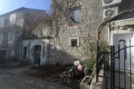 Starina za renovaciju- Kaštel Gomilica, Kaštela, بيت