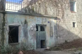 Starina za renovaciju- Kaštel Gomilica, Kaštela, Casa