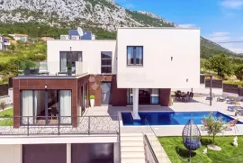 Prekrasna vila kod Omiša, Omiš, Casa