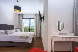 Prekrasna vila kod Omiša, Omiš, Haus