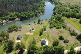 AGRO TURISTIČKI KOMPLEKS - KUĆE NA 2 RIJEKE  SENZACIJA !!!, Gospić - Okolica, Maison