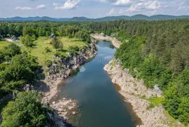 AGRO TURISTIČKI KOMPLEKS - KUĆE NA 2 RIJEKE  SENZACIJA !!!, Gospić - Okolica, Maison