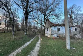 LIPE PRODAJE SE GRAĐEVINSKO ZEMLJIŠTE SA POSTOJEĆIM OBJEKTOM, Gospić, Arazi