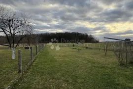 Lijepa kuća sa dvije stambene jedinice – top lokacija, Rovišće, Σπίτι