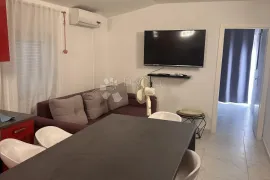 VIR PRODAJE SE KUĆA SA 8 APARTMANA UHODANA U POSAO SA TURIZMOM, Vir, Famiglia