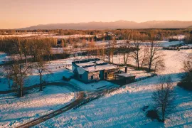 SENZACIONALNA LUKSUZNA KUĆA U OAZI NETAKNUTE PRIRODE I BLIZINI RIJEKE, Gospić - Okolica, Maison