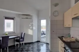 Šarmantan apartman uz obalu u Štinjanu, Pula, Διαμέρισμα