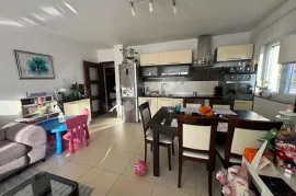 Zamet dvosoban stan s garažom, Rijeka, Flat