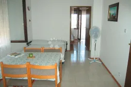 OKRUG GORNJI, KUĆA 400 m², 150 m OD MORA, PRILIKA, Okrug, Famiglia