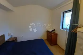 Prostrana Kuća s Dva Apartmana u Mirnom Okruženju Blizu Brtonigle, Brtonigla, بيت