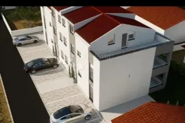 Stan u prizemlju novogradnje 92m2,  sa dvorištem 95m2, NA OTOKU VIRU, Vir, Appartement