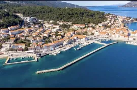 Korčula, kuća na prodaju 1. red do mora, Korčula, Famiglia