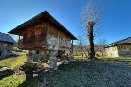 DIFUZNI HOTEL AUTOHTONE KAMENE KUĆE 10+1, Udbina, Ev