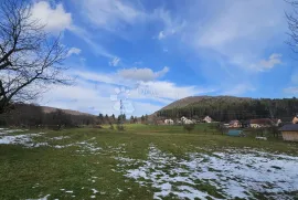 OTOČAC-Kuća za renovaciju sa zemljištem (12380 m2), Otočac, Haus