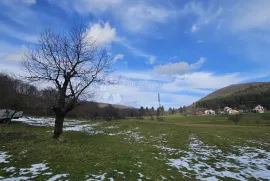 OTOČAC-Kuća za renovaciju sa zemljištem (12380 m2), Otočac, Haus